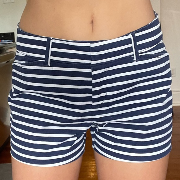 OLD NAVY Women’s Navy and White Striped Shorts-Size 2 - Picture 2 of 5